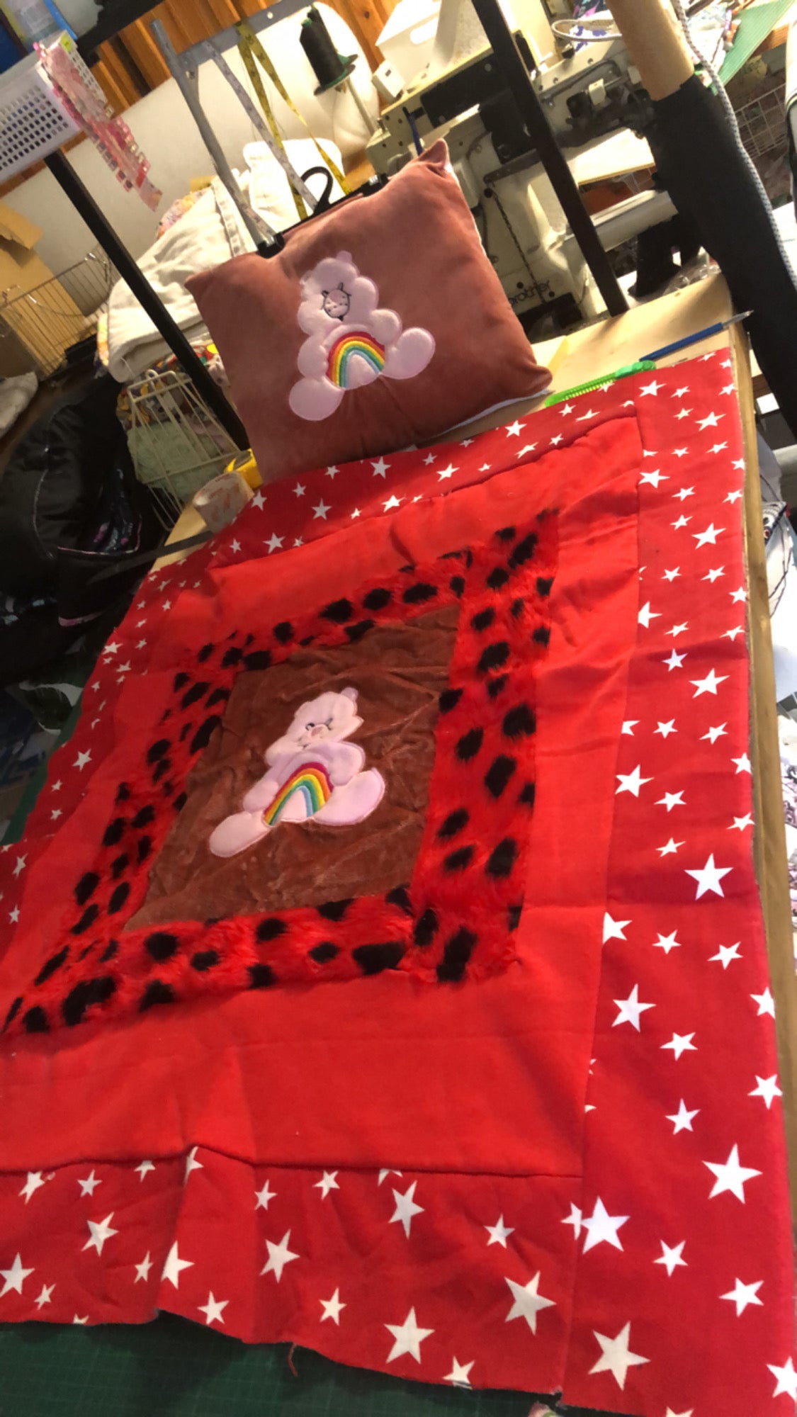 Cot quilt set with pillows